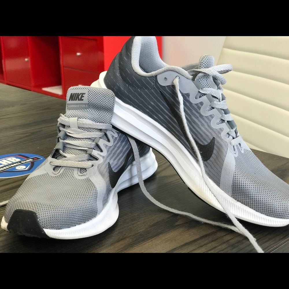 ‼️Nike Downshifter 7 Women’s Kicks Size 8.5 Grey‼️